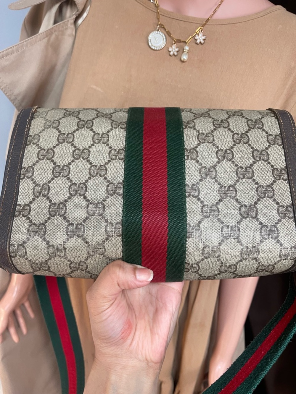 Authentic Gucci vintage web sherry line crossbody bag 41.014.3087.25 - Picture 4 of 9